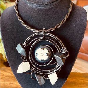 Metal modern necklace.